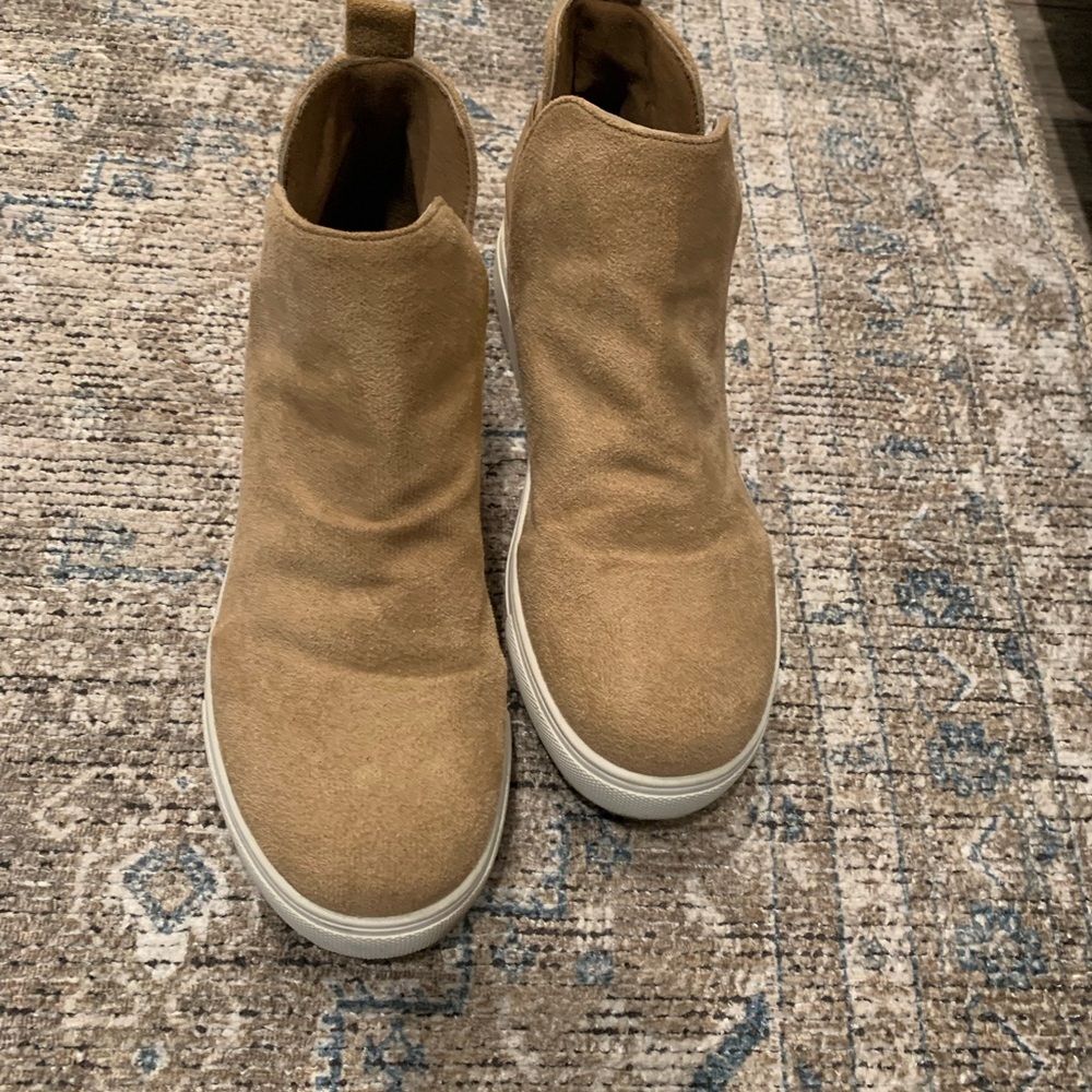 Elegant Tan Suede Ankle Boots